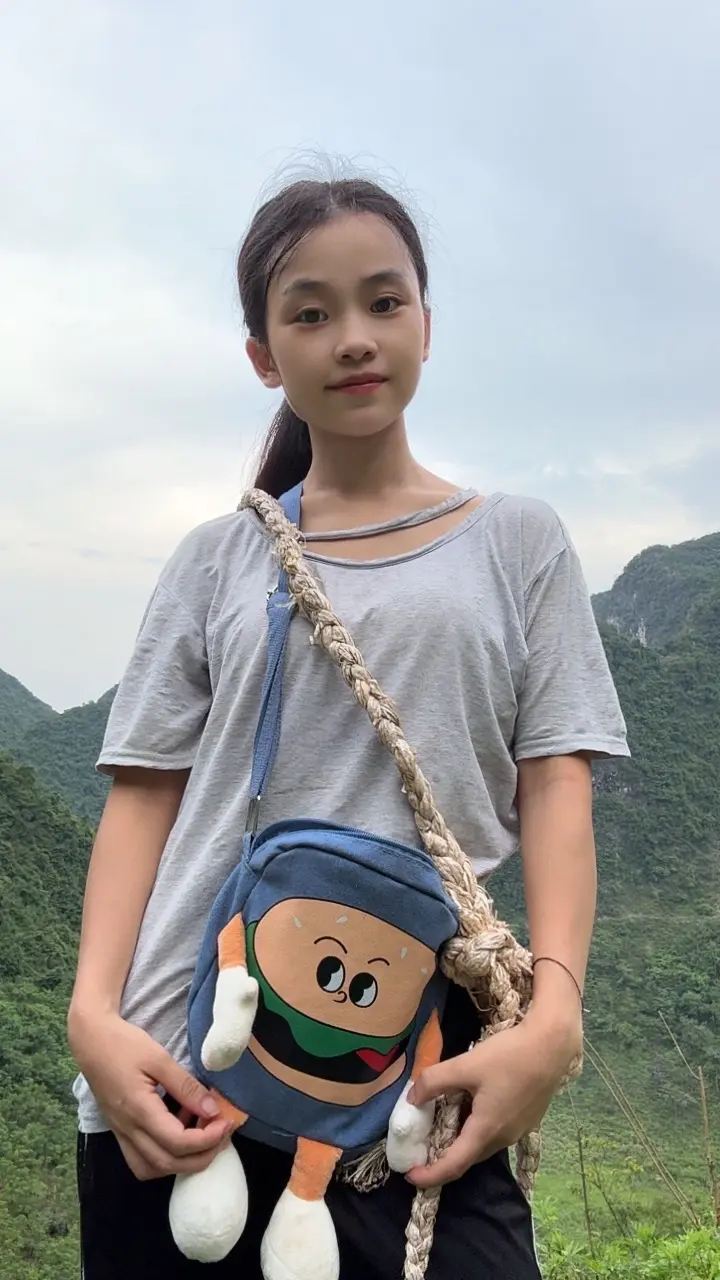 后来我们拼命赚钱 不为别的  只为报答曾经抬不起头的日子 愿往后的日子更加好