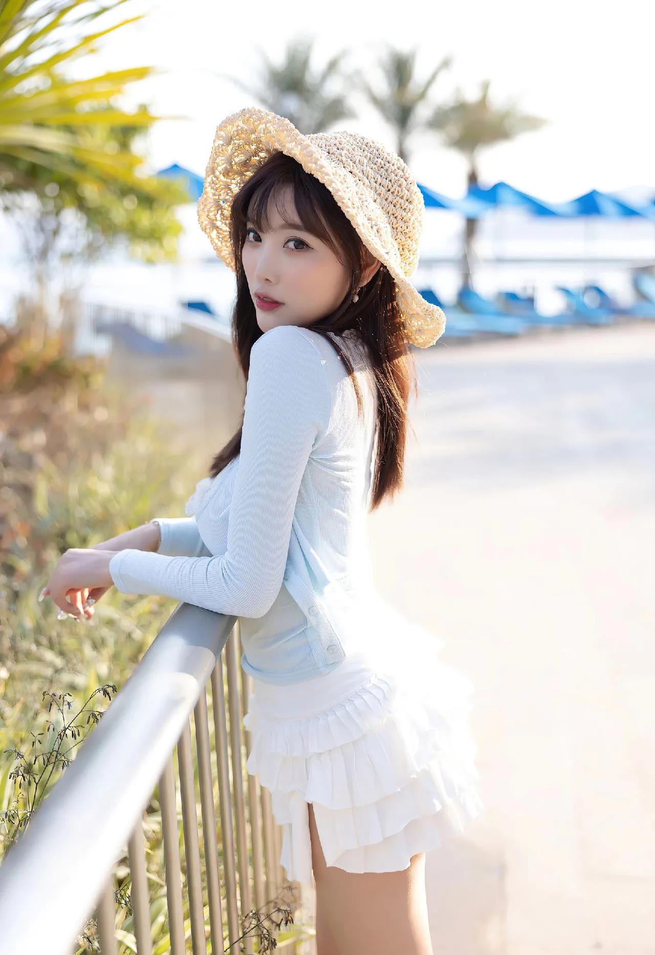 杨晨晨美图分享265，草帽配短裙，优雅美丽，可爱迷人自然美写真集 一组美女照😜