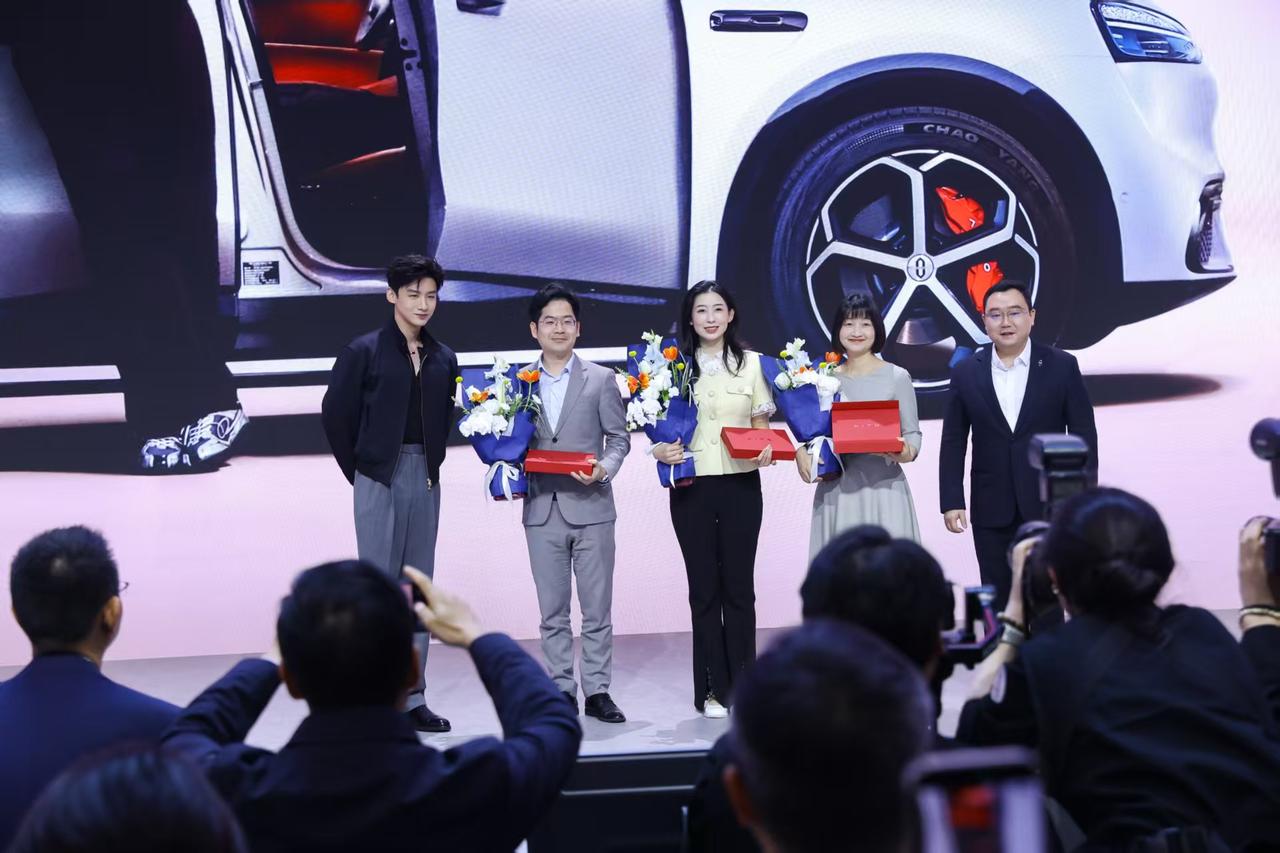 4月24日，北京车展首日的信息量很大，但问界M6的上市即交付依然很抓眼球。上市即