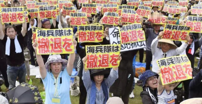 被捕的驻日美军下士否认杀人和抢劫指控

20岁的美国海军陆战队员德文·雅各布·巴