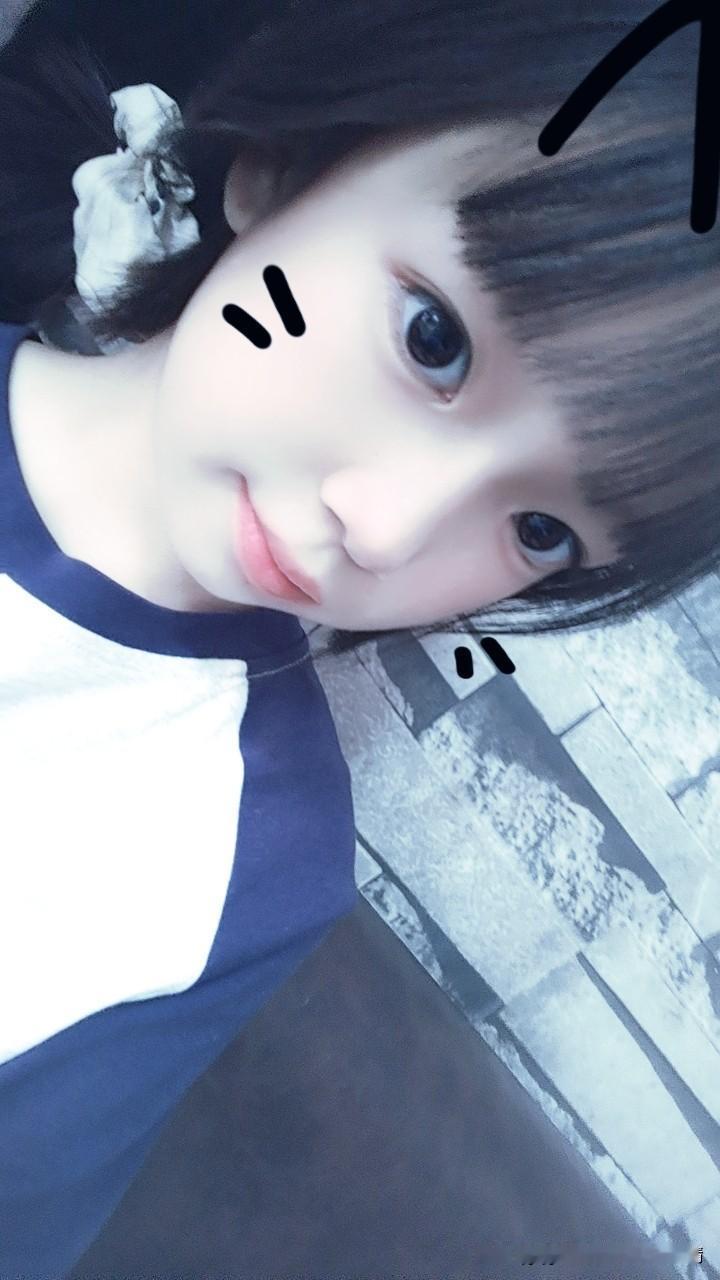 分享一件幸福感小事暮色四合，拖着疲惫的身体回到家，楼道里饭菜的香气也暖不了冰冷的