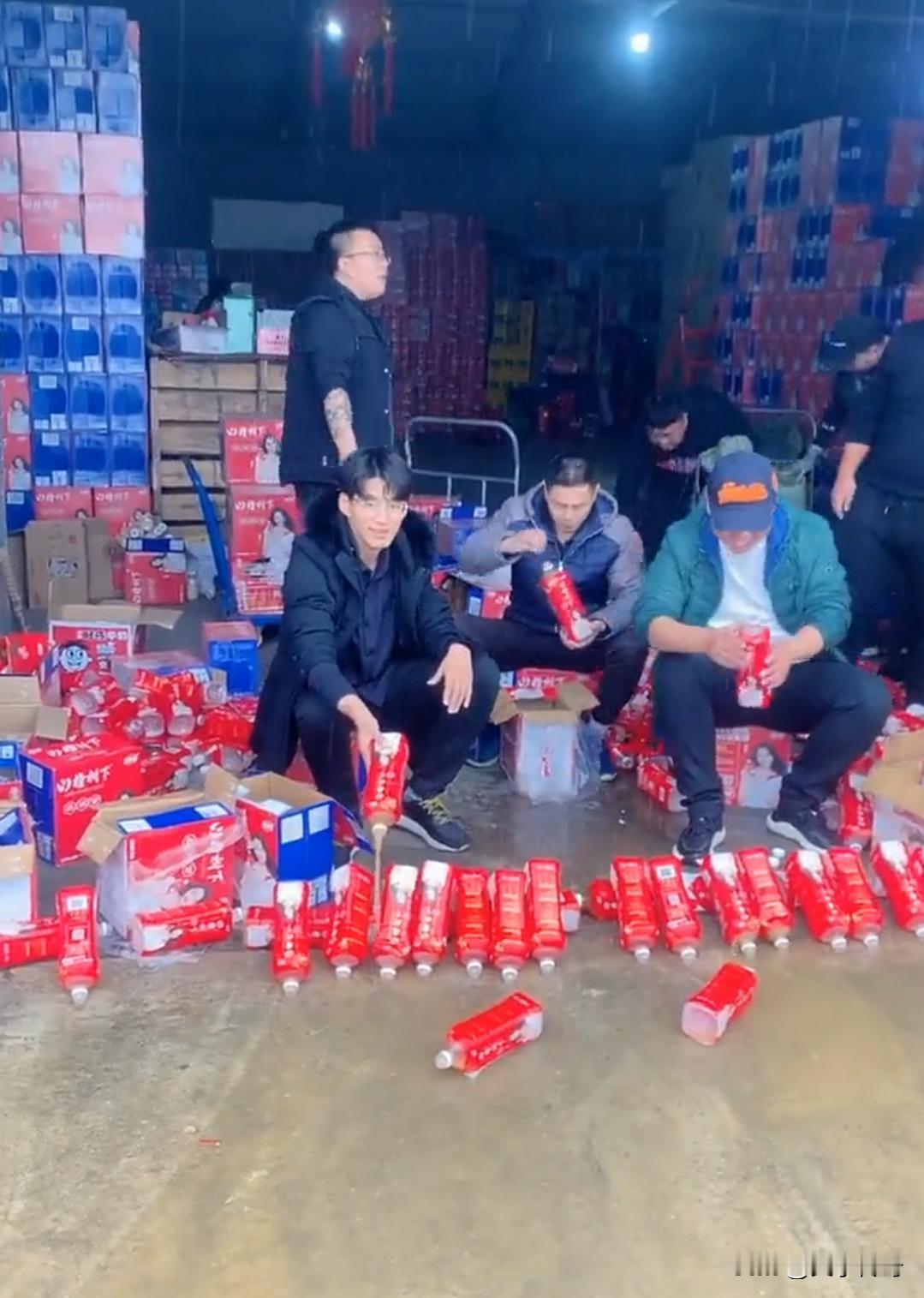 不太明白，山东不卖山楂树下，为什么很多人要把山楂树下倒掉，一瓶一瓶的打开，再一瓶