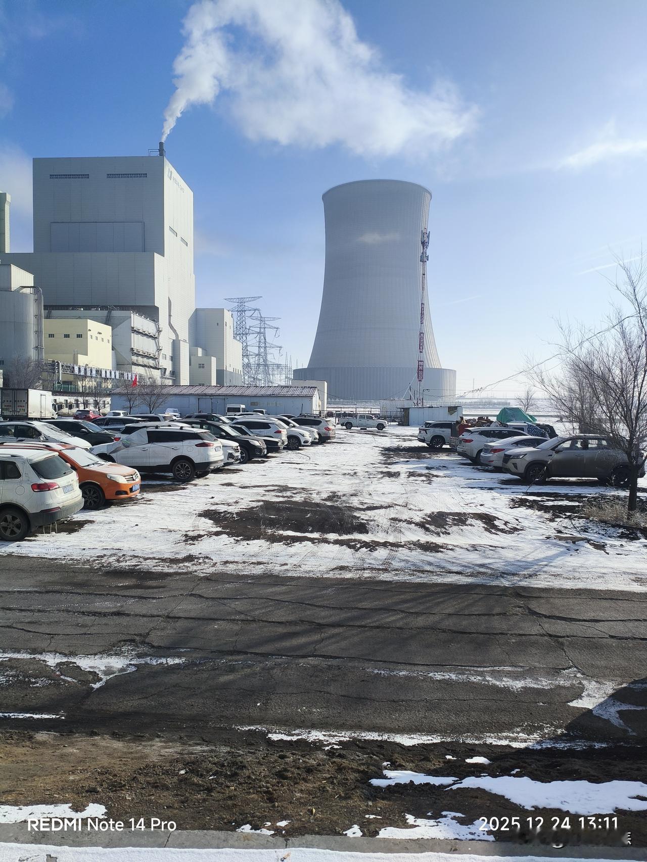 这几天天气好冷，小风一吹，脸蛋一分钟就麻了！耳朵冻的生疼，从宿舍到厂里也就几百米
