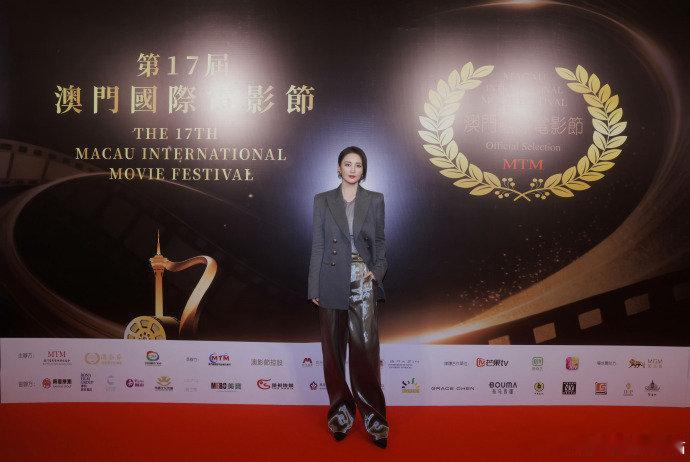 蒋勤勤金莲花最佳女配 哇！蒋勤勤太优秀啦！从出道就备受瞩目，飞天金鹰视后轻松斩获