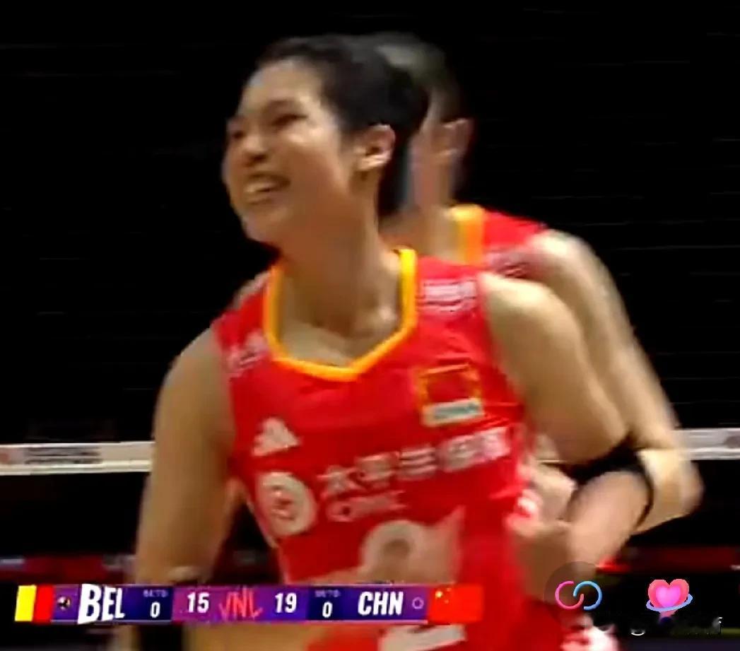 中国女排以25-17拿下第一局比赛的胜利。
庄宇珊状态真好，单局独得7分为场上之