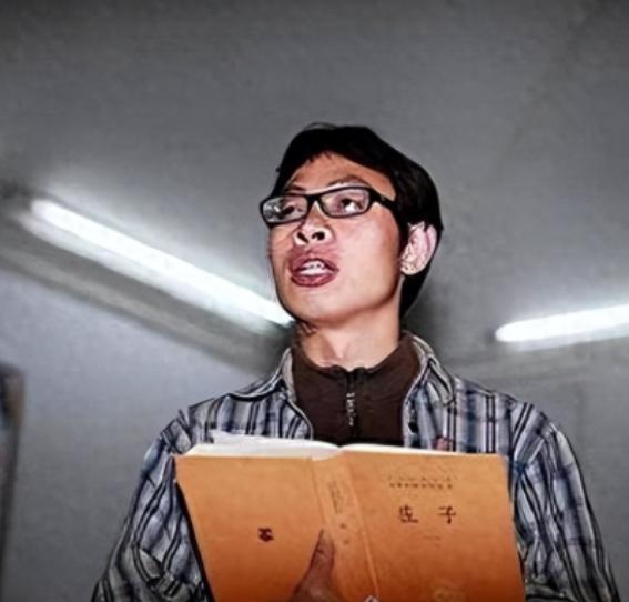 “善恶终有报！”2008 年汶川地震时，范美忠正给学生上课，谁知他丢下学生撒腿就