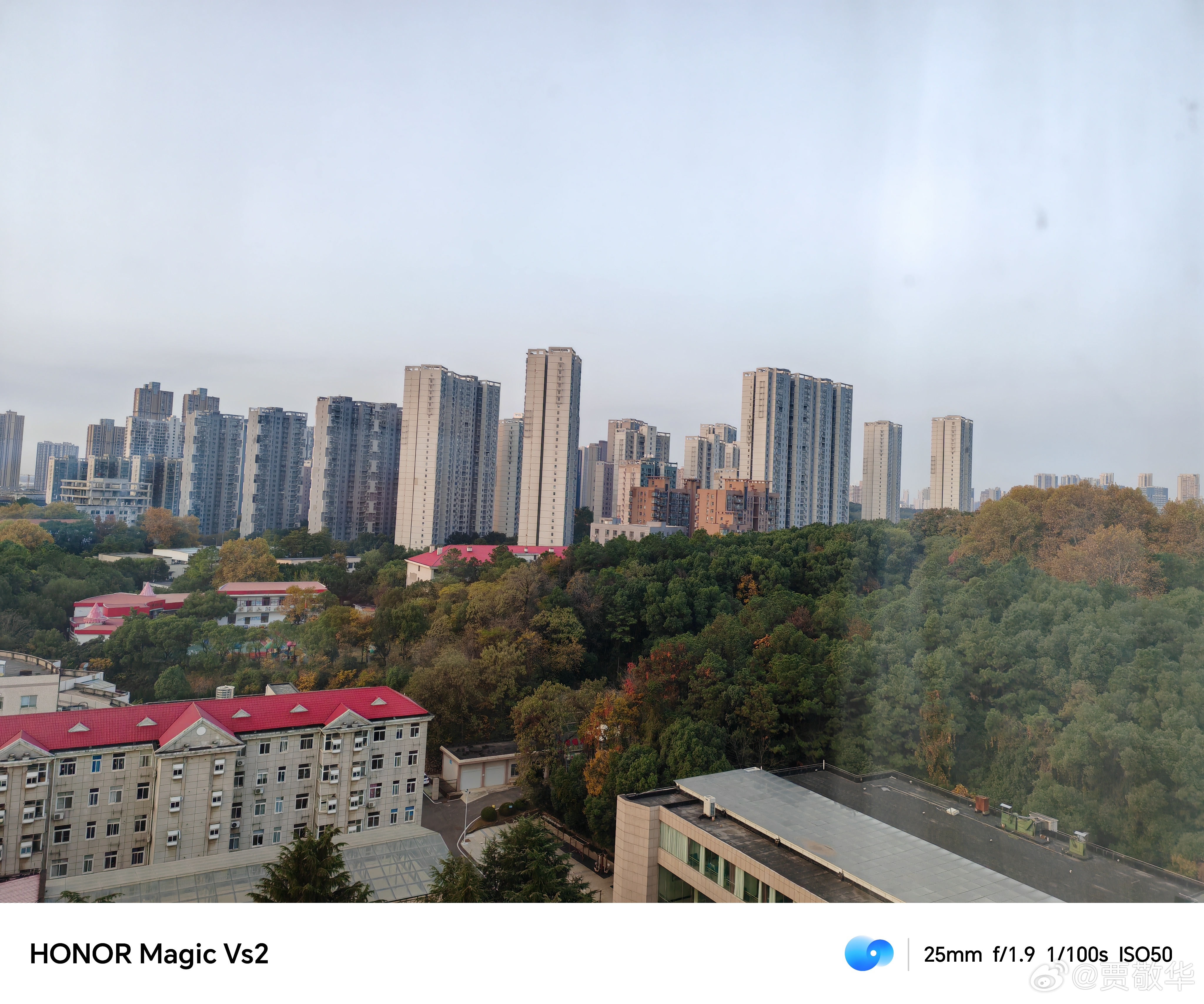 #每天早起打卡# 这会儿体验武汉的秋天，再过几个小时体验家里的冬天[哈哈][哈哈
