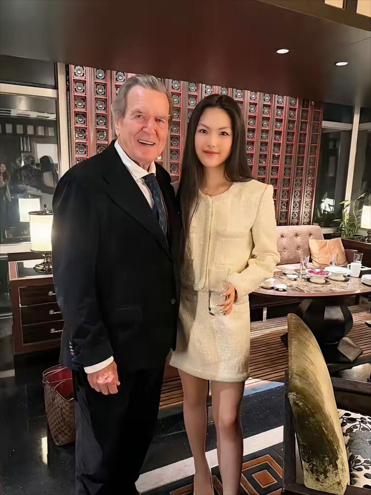 把话撂这，李湘就算再往女儿身上砸一个亿，王诗龄也挤不进真正的顶级名媛圈。道理摆得