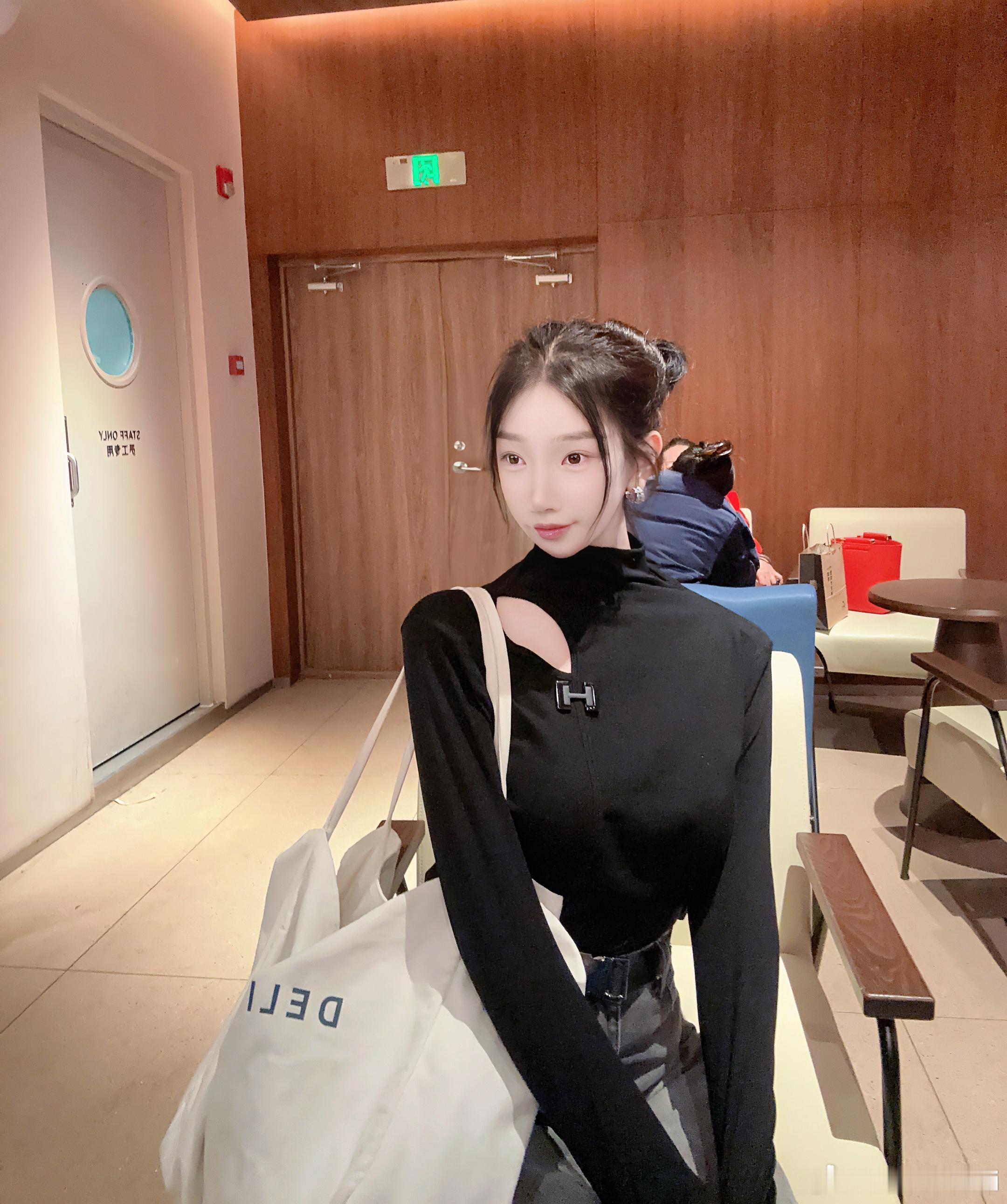 快乐不难  知足就好 💙  今天很好  明天也是 