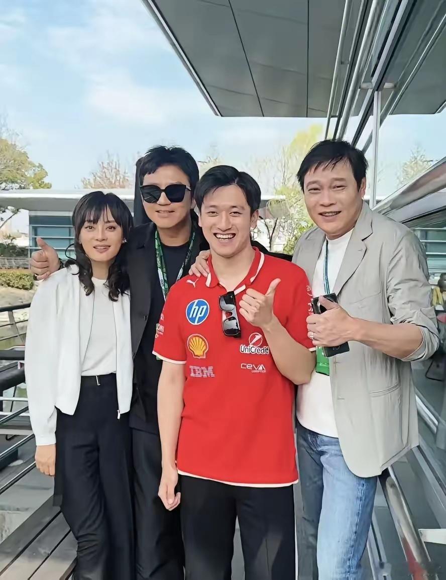 孙俪真会生，13岁的儿子又瘦又高又帅气，脸型和五官神似妈妈 ​​​