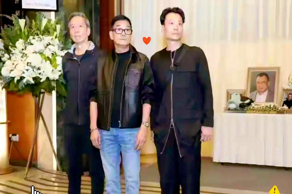 奉劝大家一句，参加葬礼的时候，你可以不哭也可以不随礼，但千万别像李国麟那样穿蓝色