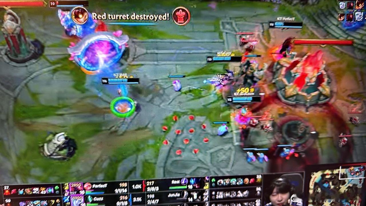 LCK好强！！恭喜KT战胜CFO，轻松晋级S15半决赛，等待他们的是GEN。LC