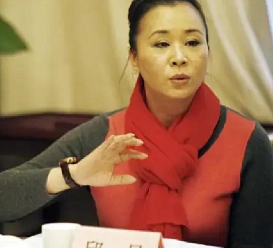有些“学者”，怎么就把书读到了狗肚子里？

前阵子一段旧演讲重新发酵，主讲人邱昱