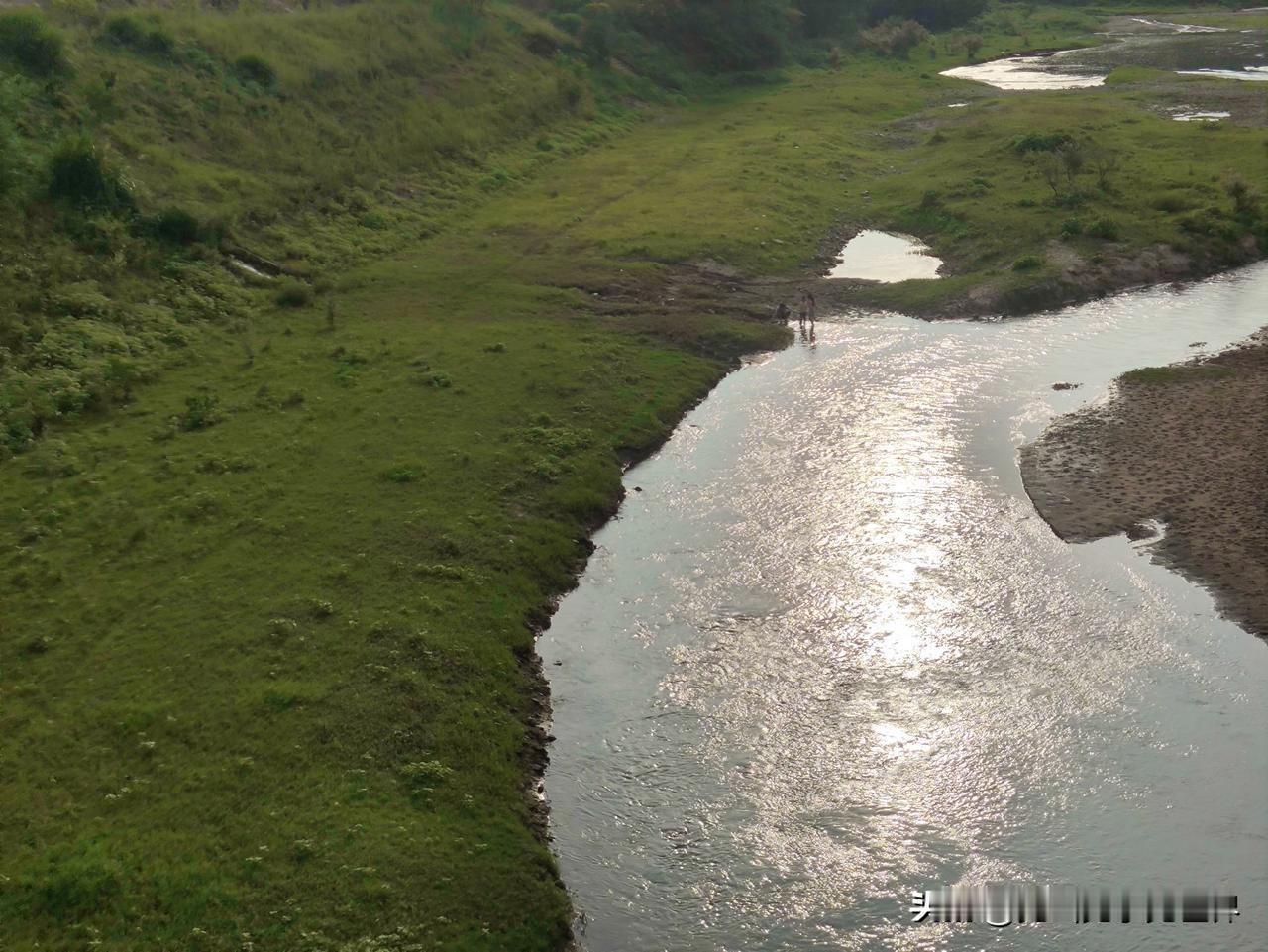 大姐的公婆前两年得了老年痴呆，看到她和大姐夫两人忙上忙下，疲惫不堪。有时听他们讲