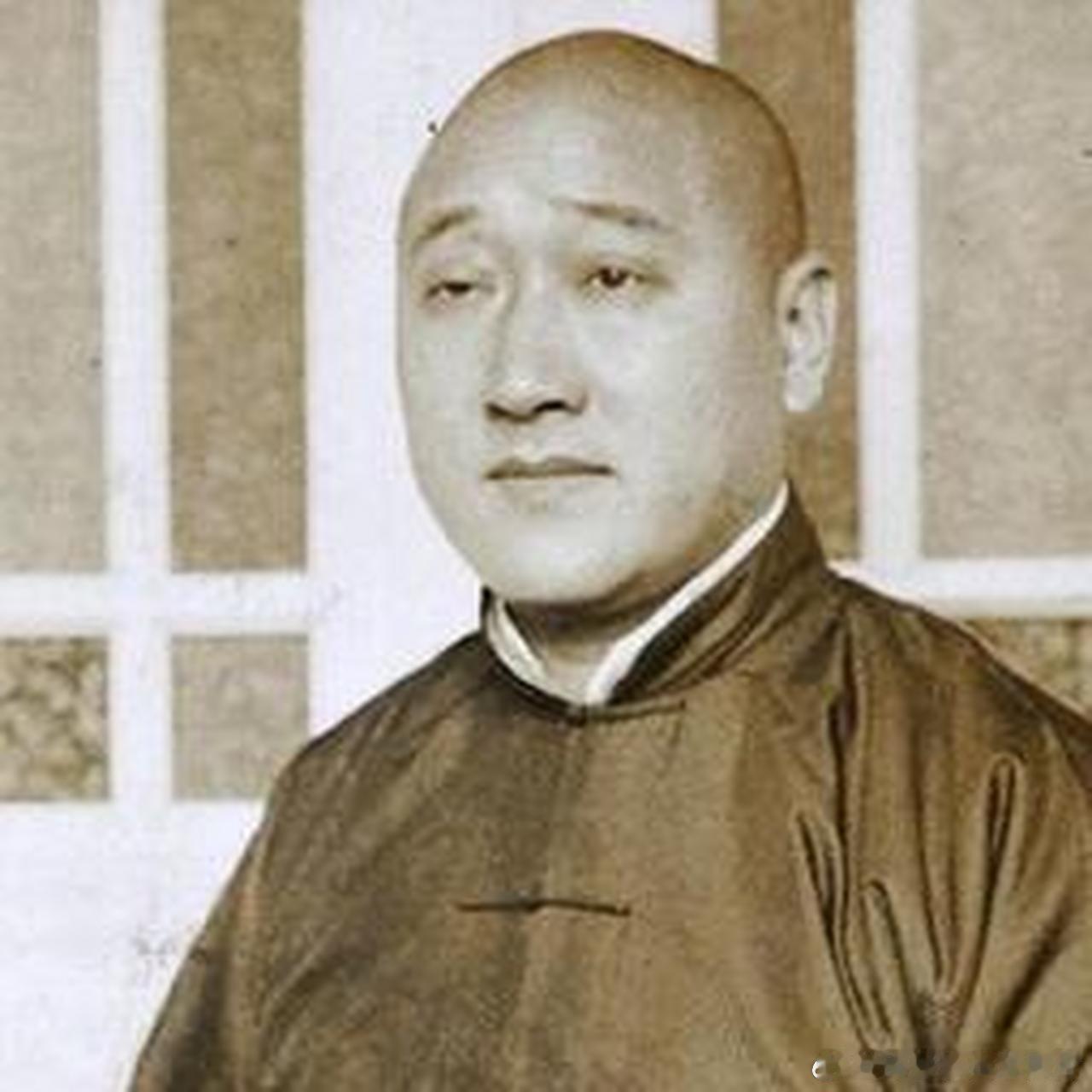 在徐州南关，有位老先生象棋下得很牛，据说没遇见过对手。老先生认为自己已经天下无敌