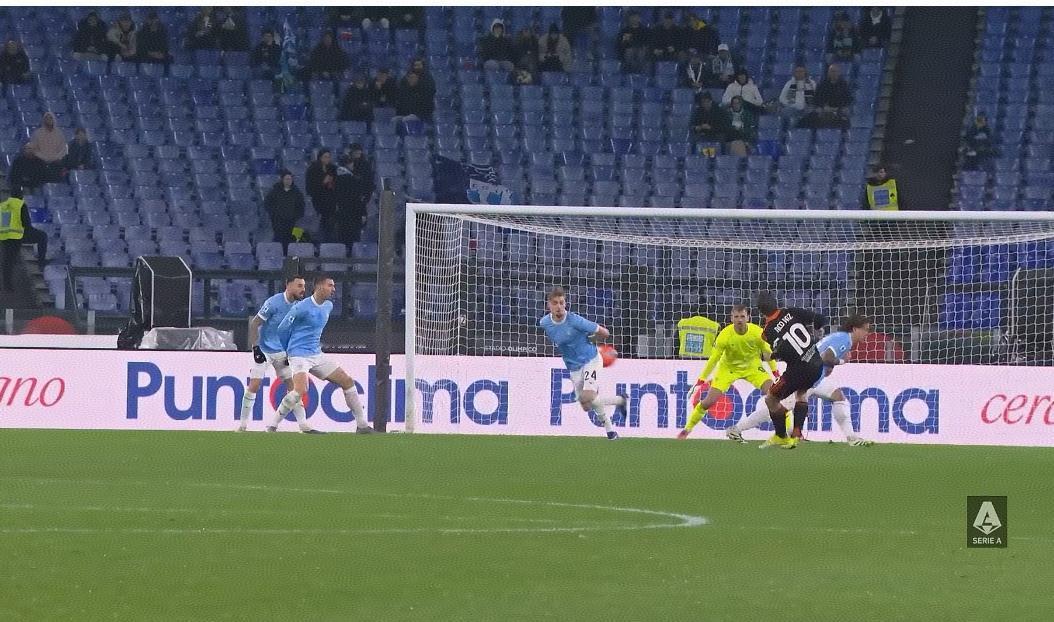 当拉齐奥主场0-3完败给科莫后，主教练萨里心里一定是五味杂陈，看着年轻的法布雷加