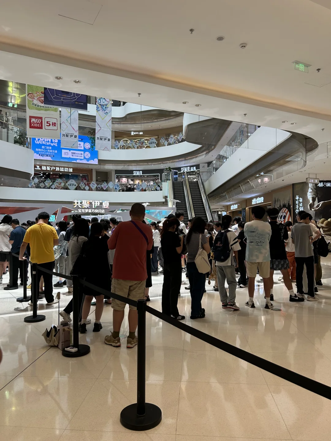 厦门大悦城。。。这是什么活动啊好多人