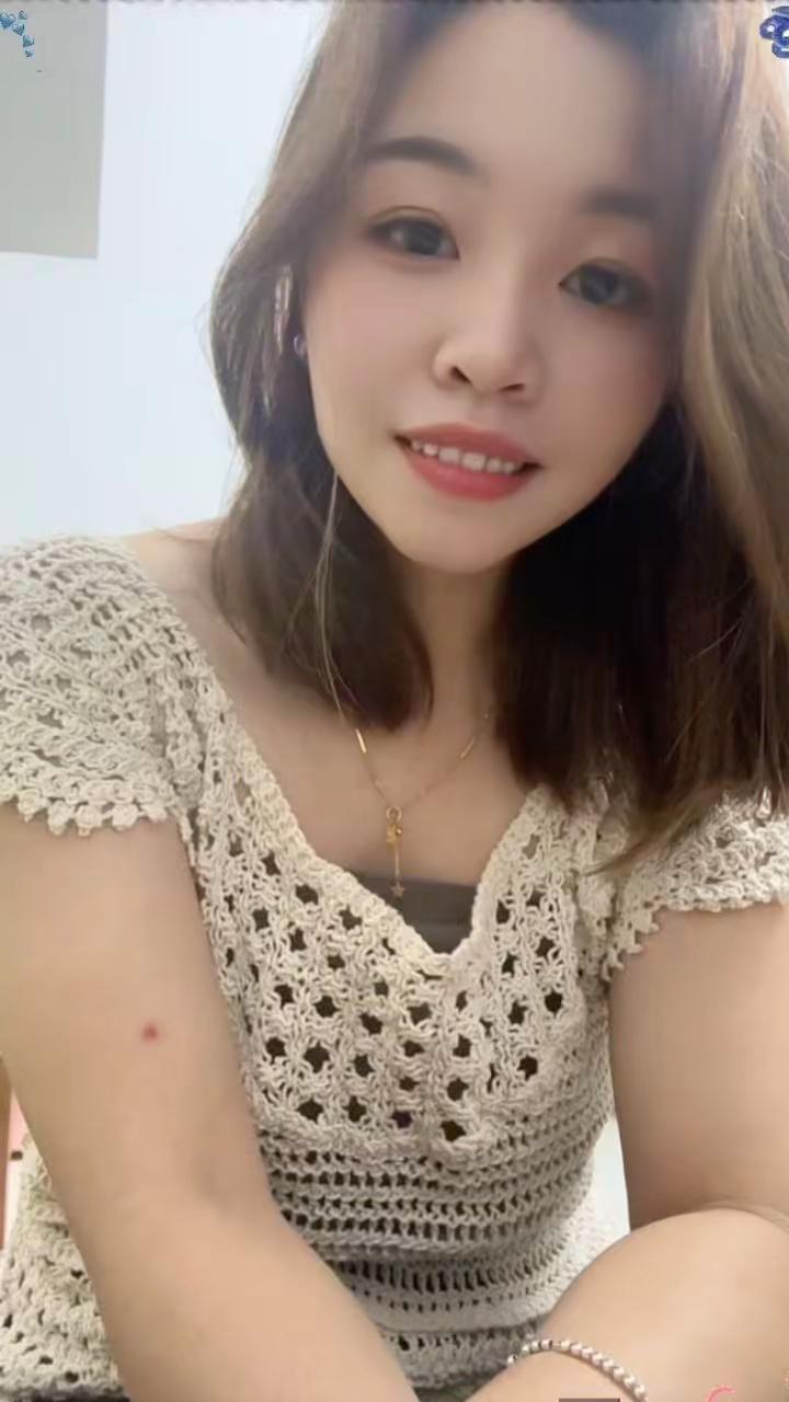 ，