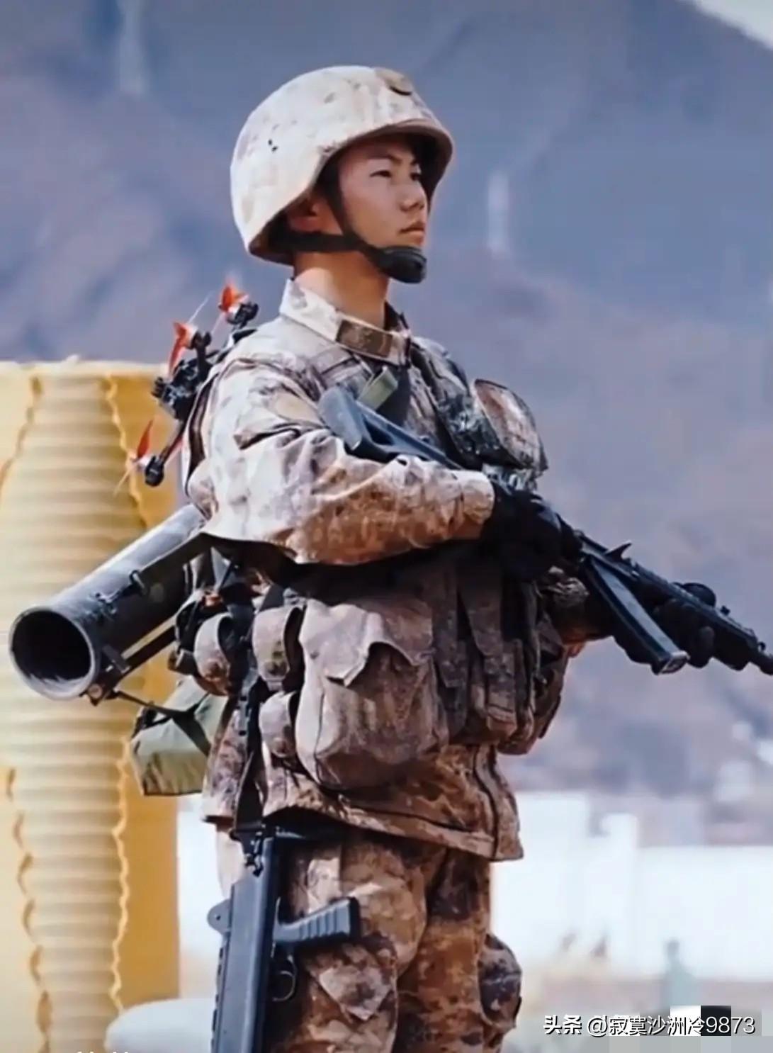 我国公布的"超级士兵"照片，引起外媒的评论！
其中所携带的四种武器，更是让人眼前