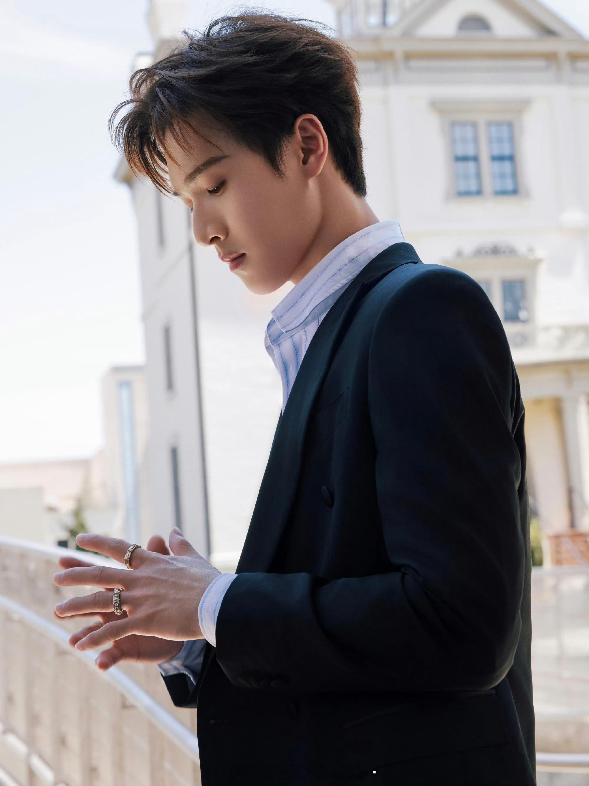 百醇品牌代言人李昀锐 Lin李昀锐陆一航 V榜打卡7.4你像夏至的分界线我一生最