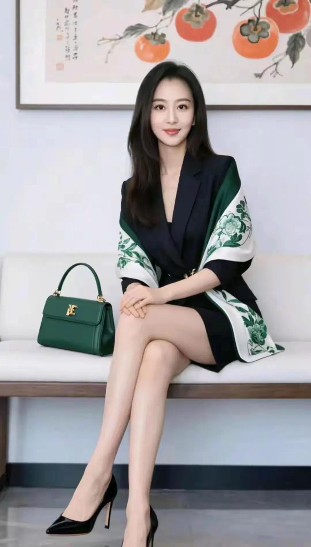 这女孩，在我眼里堪称完美。如果给你十分钟，让你找出她的任何一个不足，算你赢。