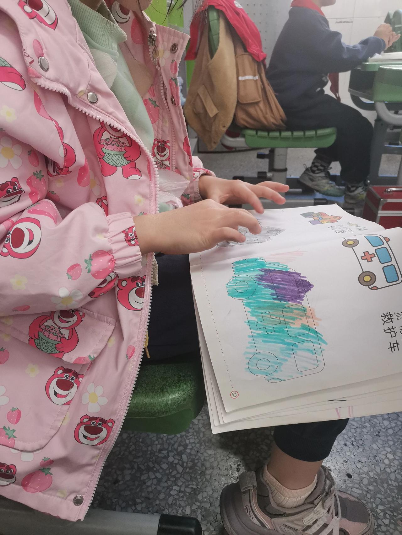 一节课，就涂了一座房子陪读 自闭症 上课