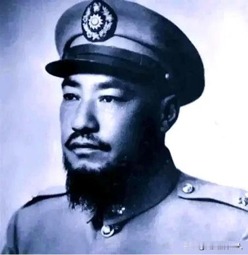 1958年，青海“土皇帝”马步芳偷偷在亲侄女喝的水里下了药，多年后她让他客死异乡