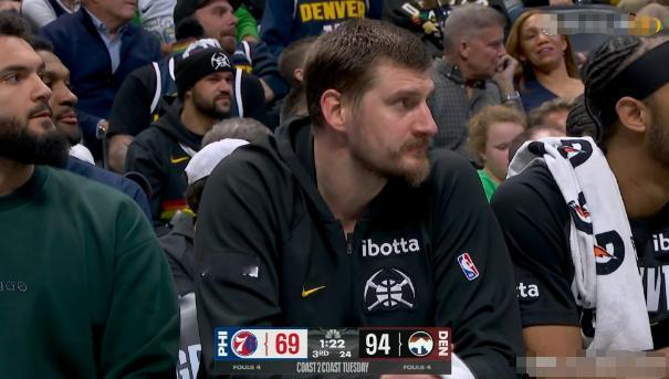 掘金巨星约基奇真是太懂人情世故了！在今天掘金主场以124：96大胜残阵76人的比