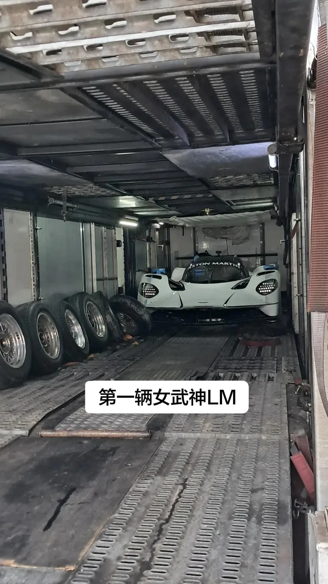 第一辆阿斯顿马丁女武神LM将亮相法国车展 女武神lm限量10台 与lm...