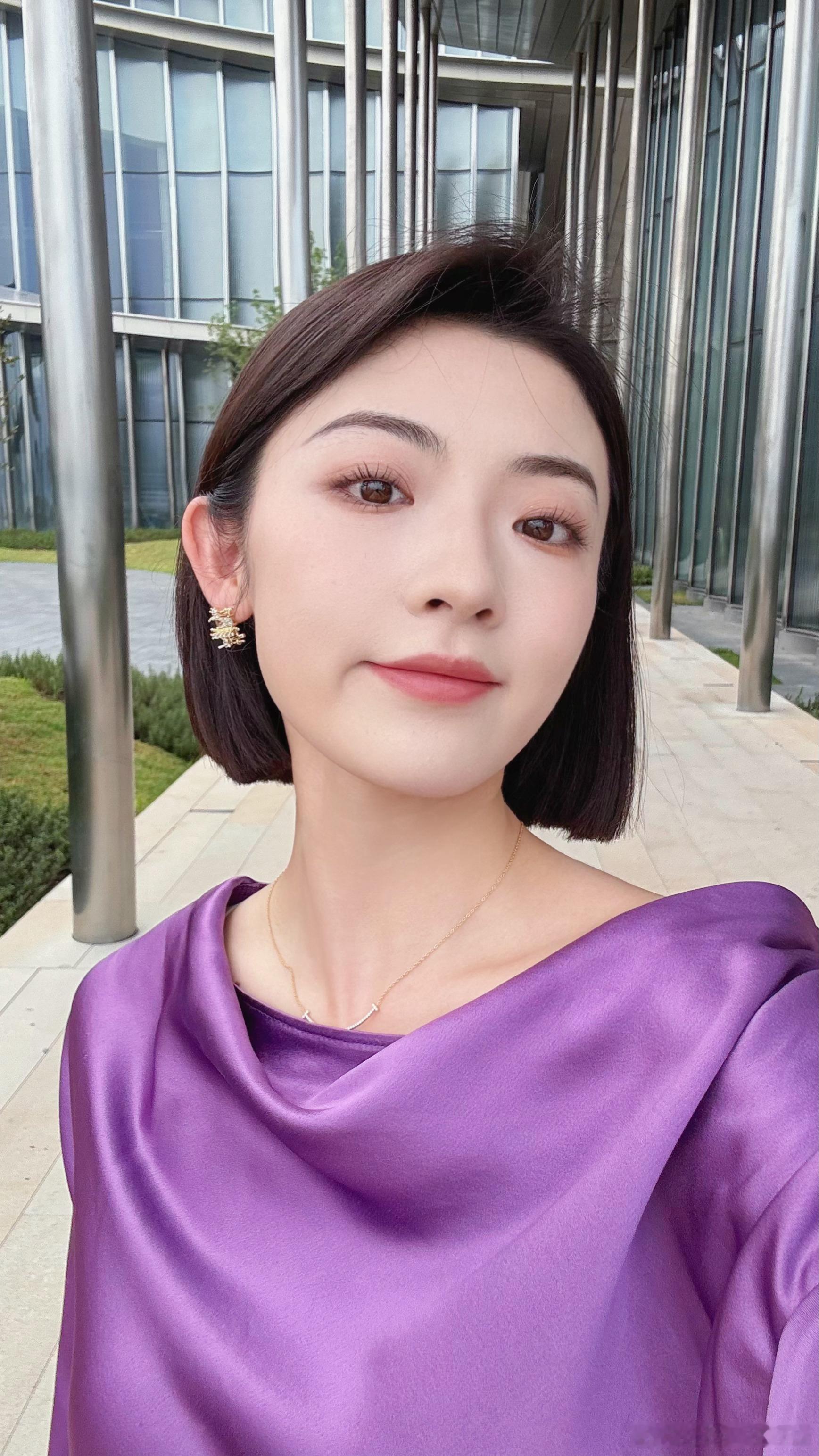 打卡今天工作照～今天拍摄环境超美，拍的是个不错的热门车 预计依旧会大卖！别的就不