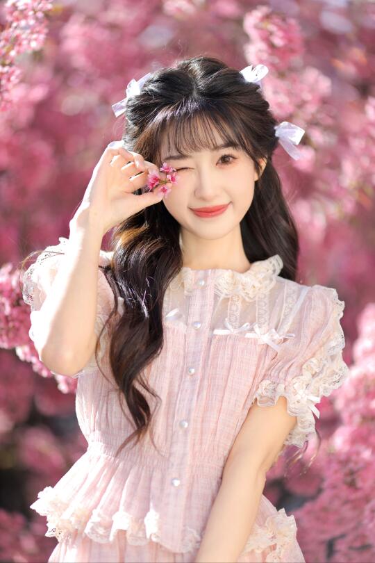 🌸存一些适合i人小幅度樱花拍照姿势
