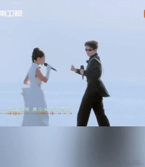 意料之外的组合，带来意料之外的惊喜！两种截然不同的嗓音，却和谐地共绘一幅《山河图