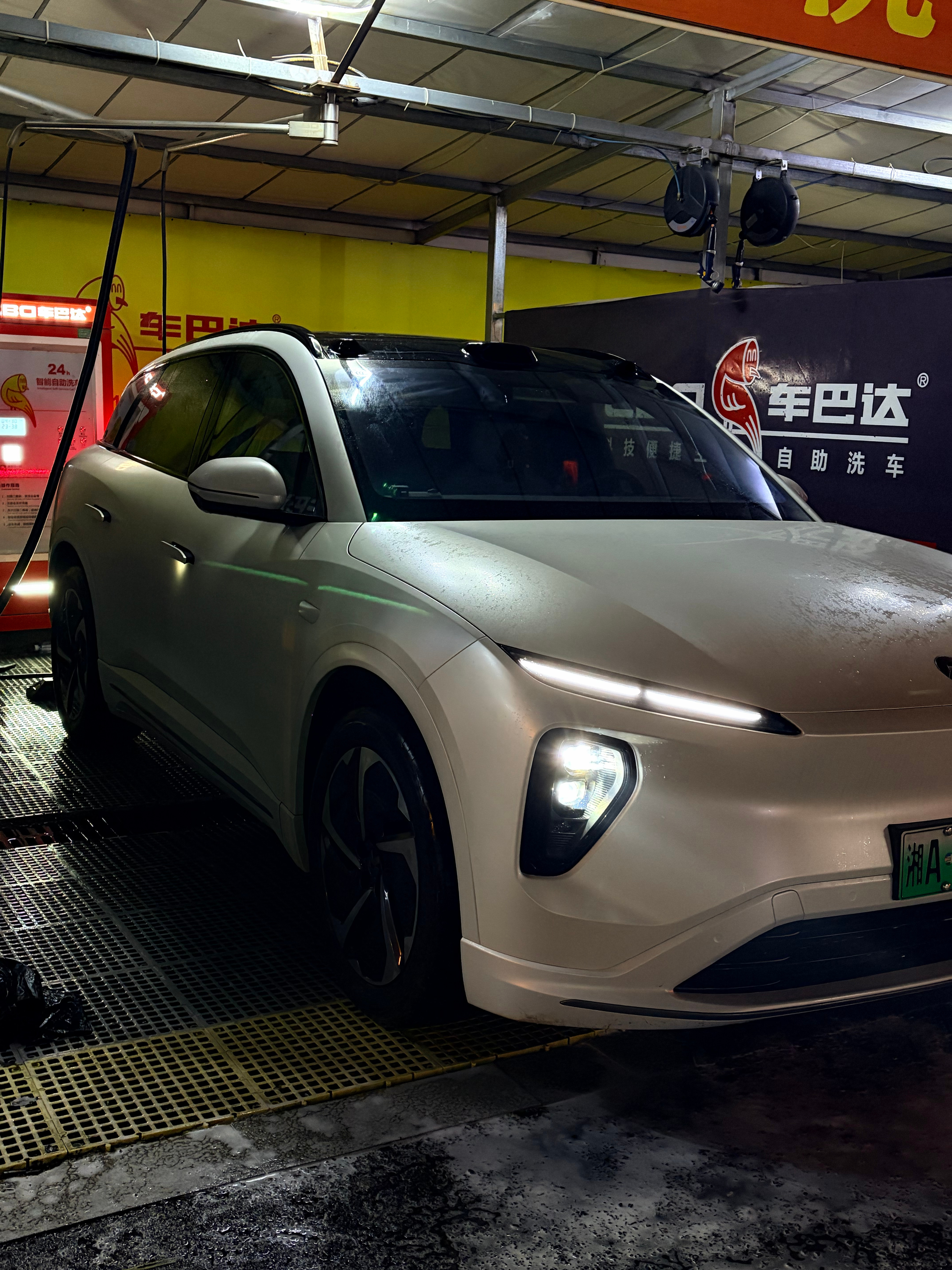 赶在五一前难得有机会给我大白再洗一次澡了蔚来蔚来es6