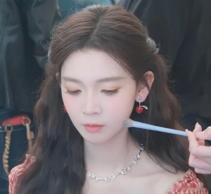 陈瑶一公排名 陈瑶真的意难平！认真练舞到哭、全开麦舞台超稳，粉丝人气前三却拿这排