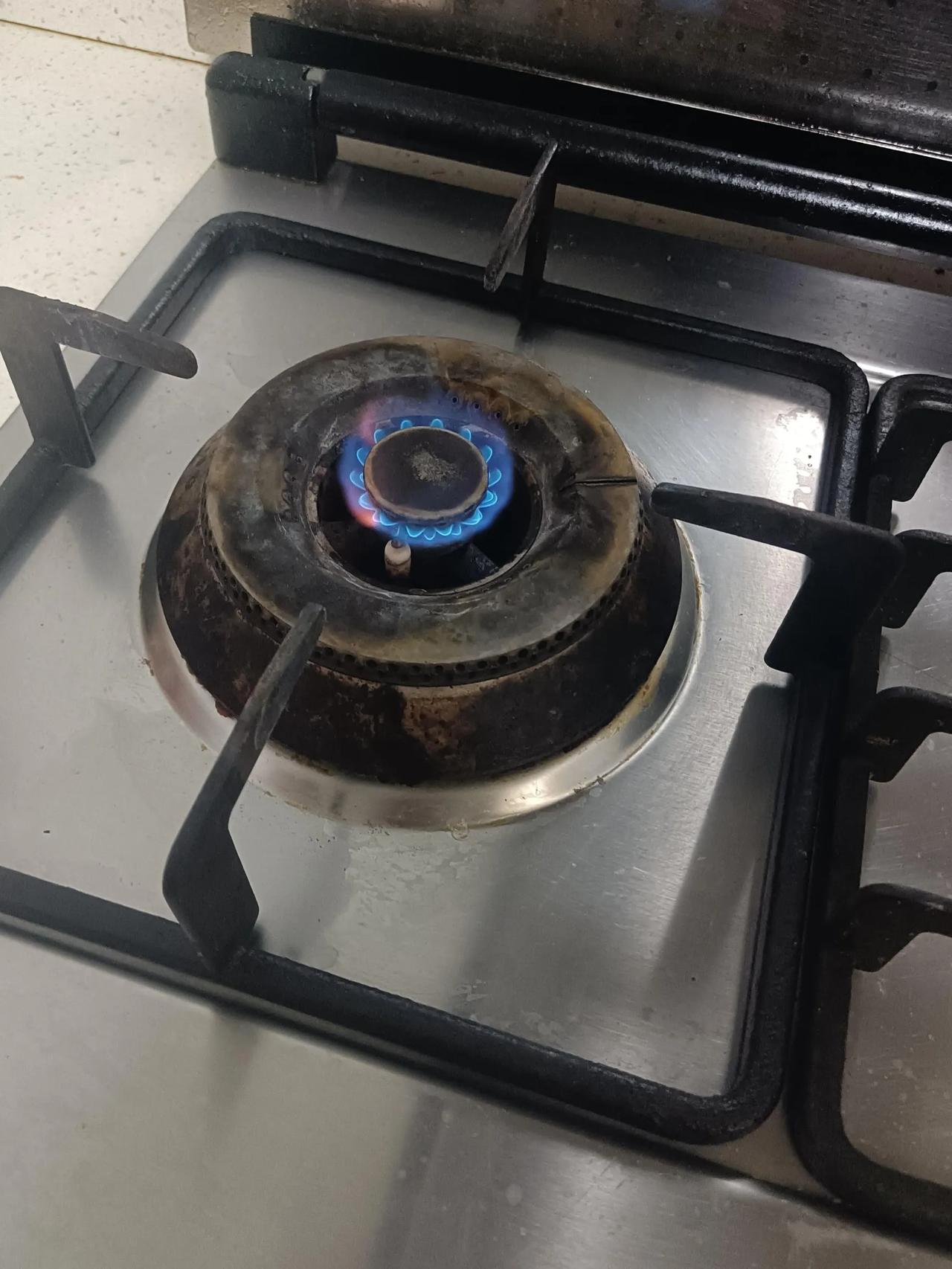 怎么治长期忘记关燃气的人？
每次做完饭，烧完水，总是习惯性的调成小火，然后就忘记