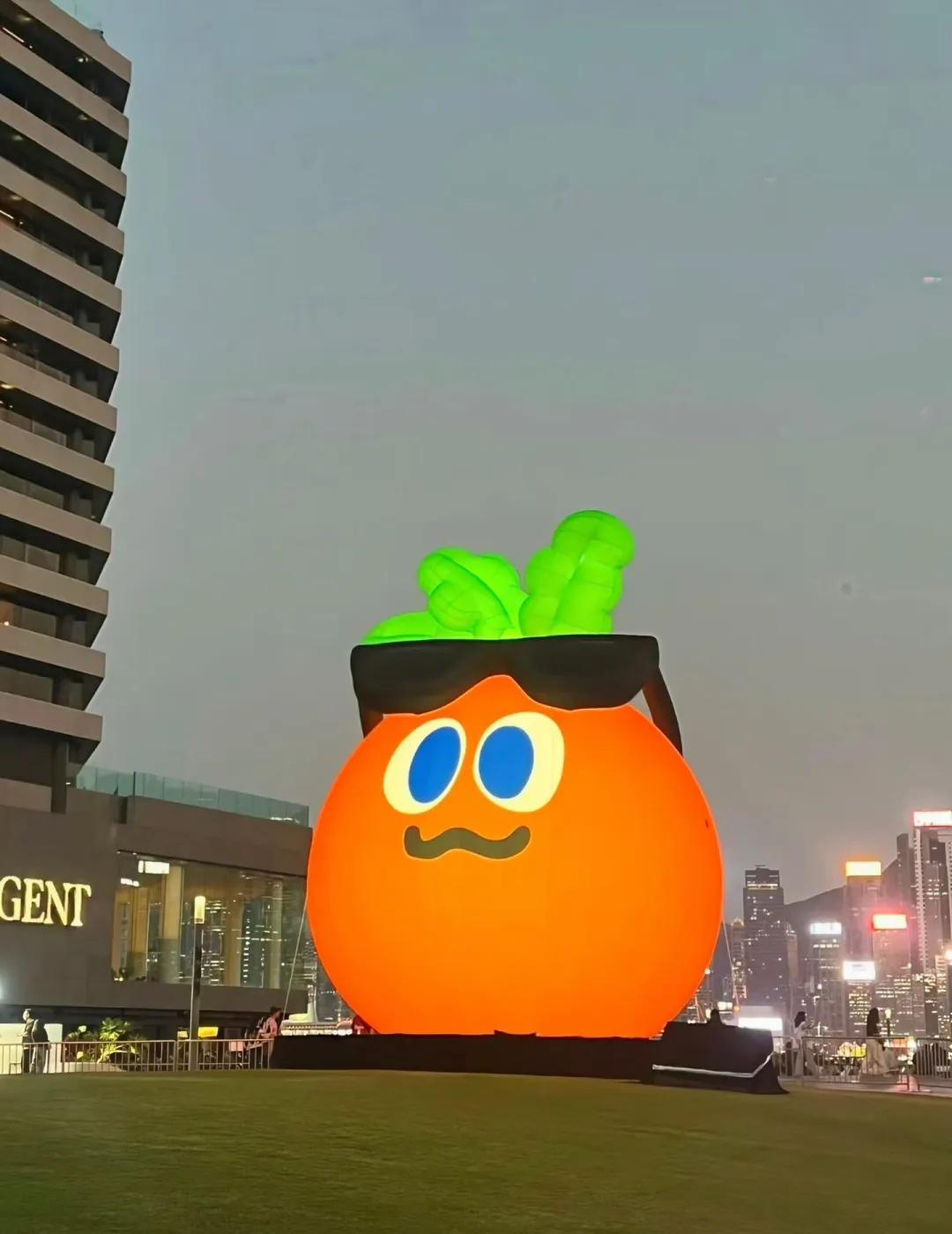 “大明星卜卜”巨型胡萝卜亮相香港尖沙咀星光大道
🥕STAYREAL潮牌IP“大