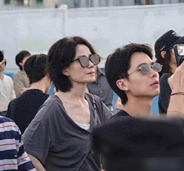 陈粒与王菲摄影师冲突醉酒还是骚扰？揭密顶流圈的社交边界与底气