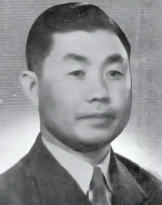 1948年南京国民大会召开，副总统之位本以为是蒋介石全力扶持的候选人孙科，半路却