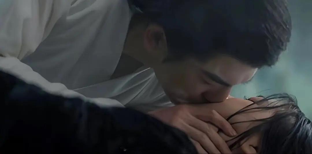 张凌赫为什么痴迷于掐脖吻…❓营造一种霸总的人设？？？ 