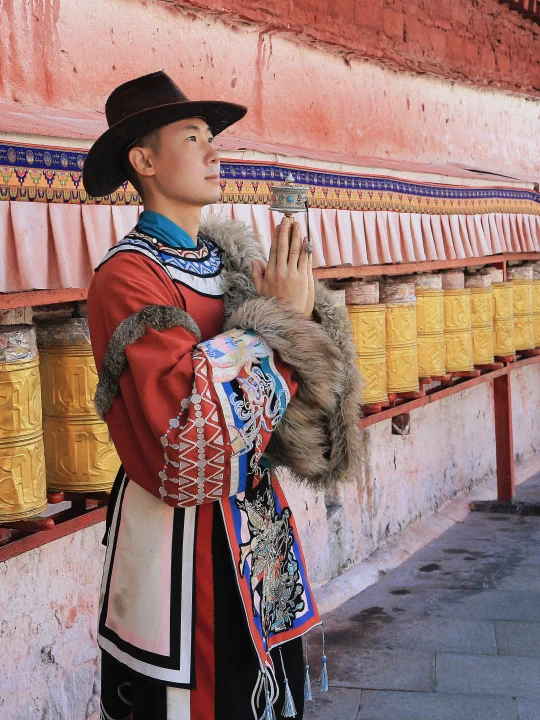 总要穿一次藏装吧！