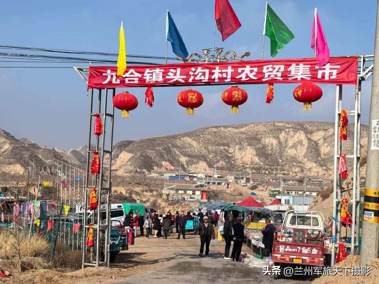 小集市撬动大振兴 头沟村农贸集市开市惠民
 
为切实巩固拓展脱贫攻坚成果，全面助