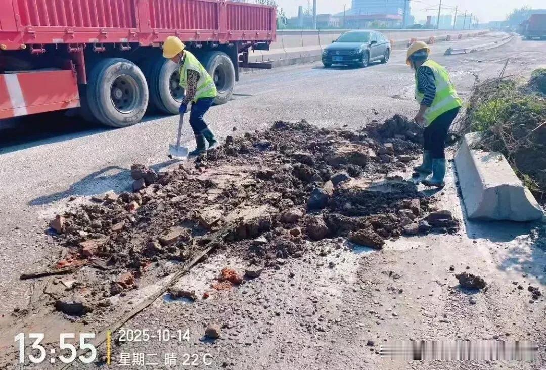 济阳交通部门靶向发力解民忧，快速响应群众诉求，把济阳段国道220部分路面的坑填上