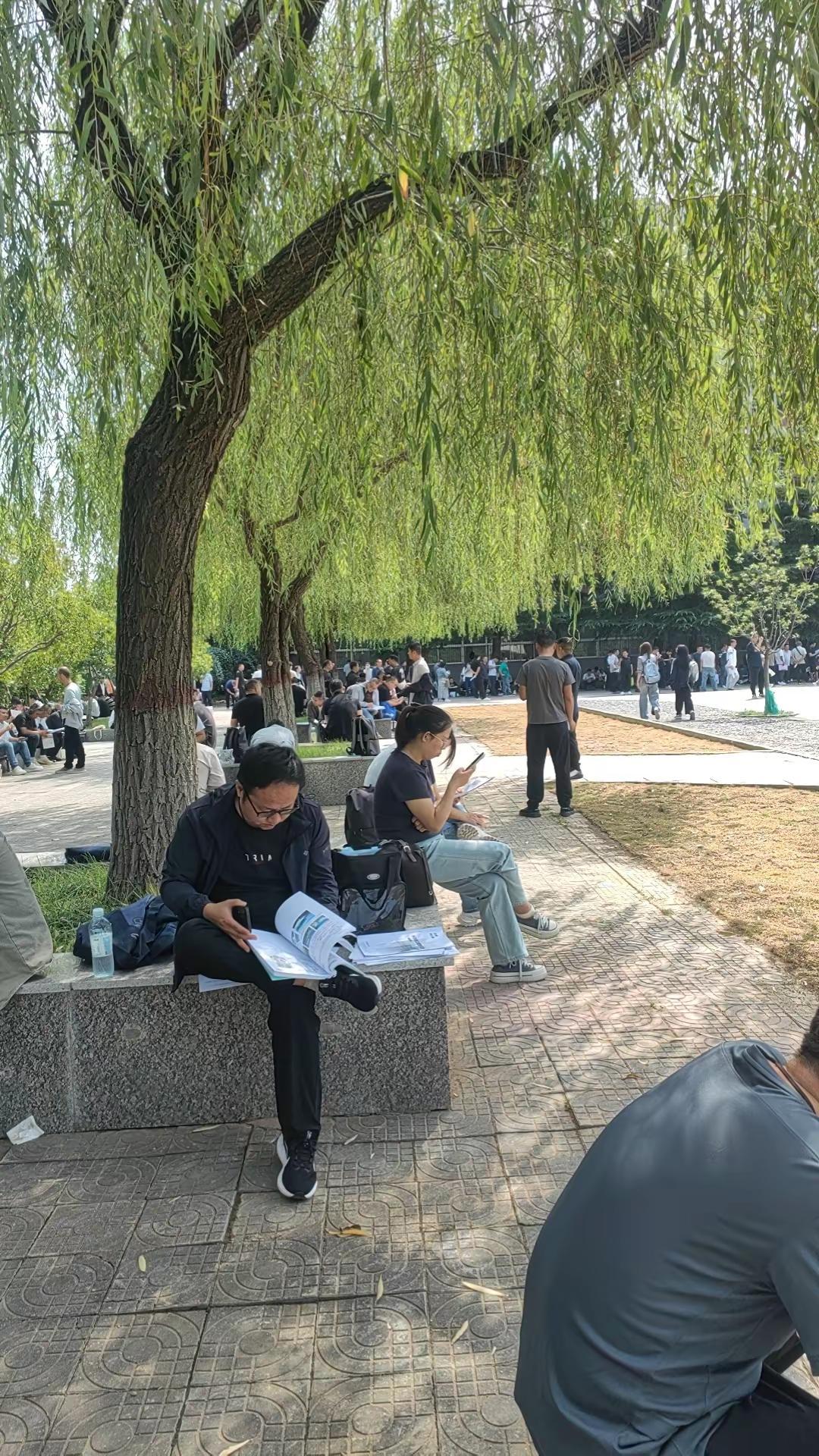 干工程的难呀。干工程的兄弟们，是不是干着都没活了？一建考试现场 一建考试现场 工