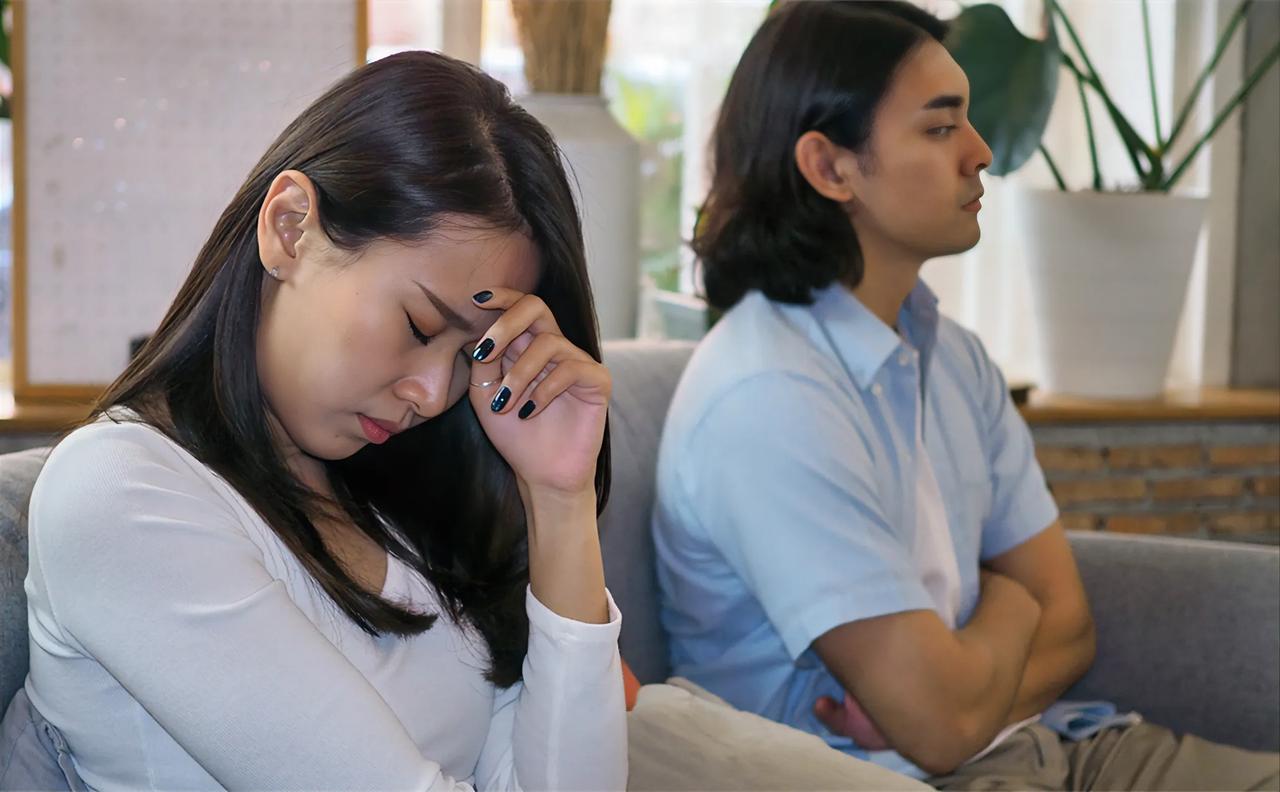 女人在婚姻中没有这两条，
婚姻很容易出现问题。

首先，你们家的钱是不是你掌管。