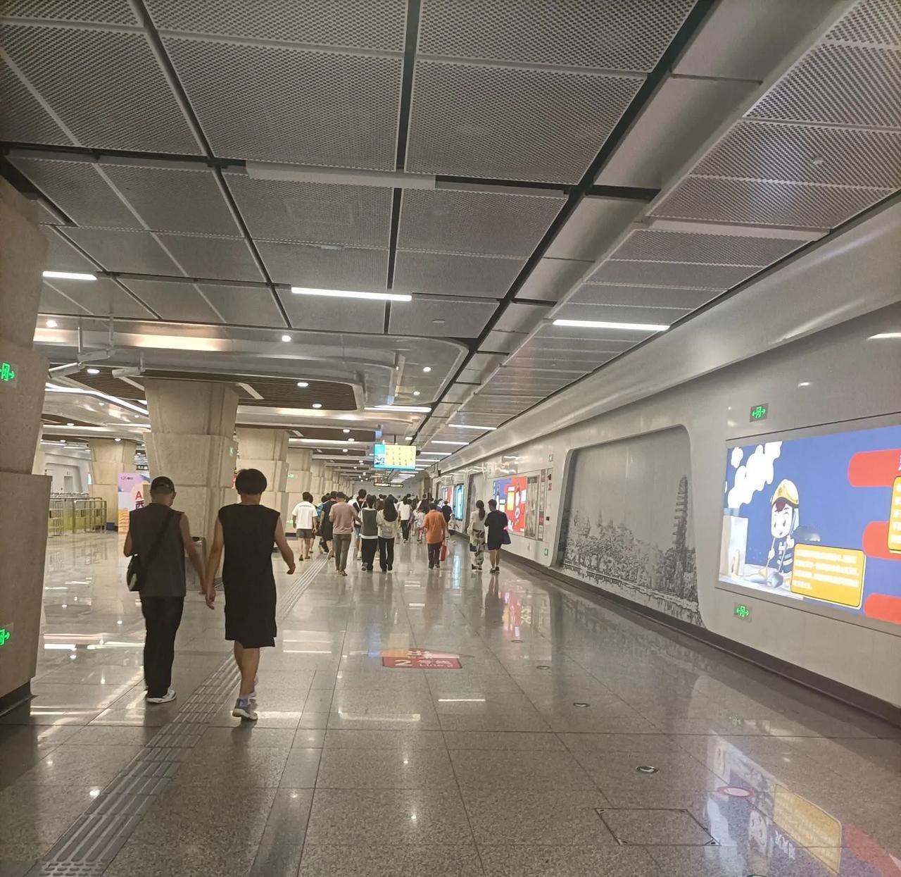 这几天西安连续的高温天气在这几年立秋之后是很少见的，晚上不开空调根本睡不着觉，很