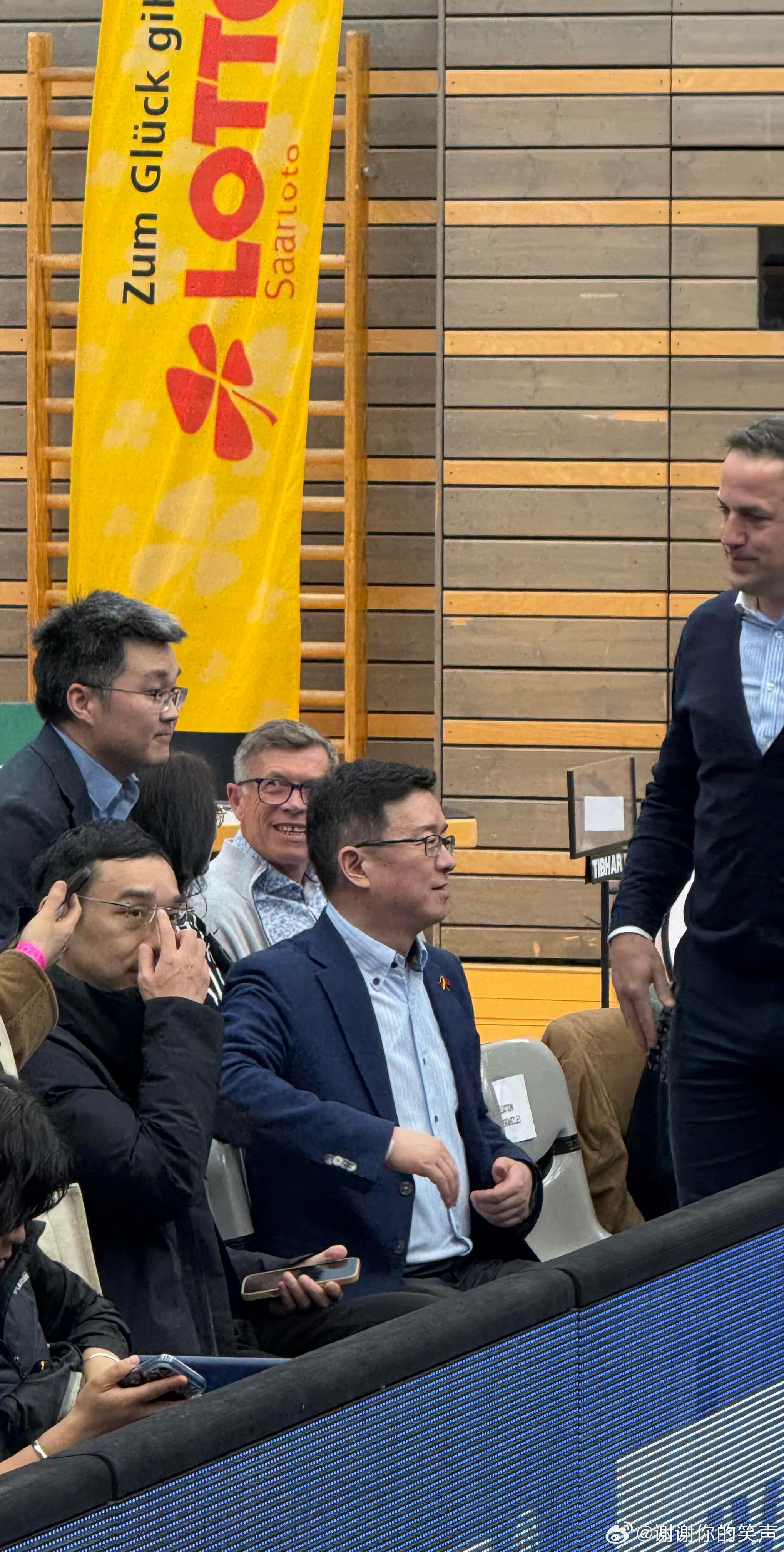 驻法兰克福总领事观战樊振东 以乒乓为桥，展中国风采。总领事亲临见证樊振东德甲之战