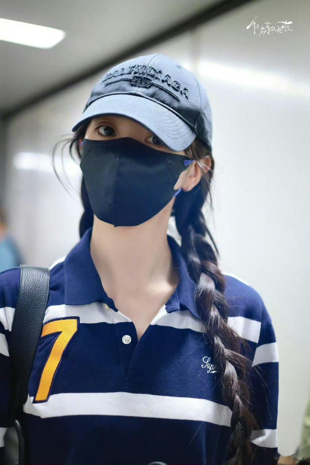 田曦薇天才女友出发进组好好好 现在就去补一下原著！ ​​​
