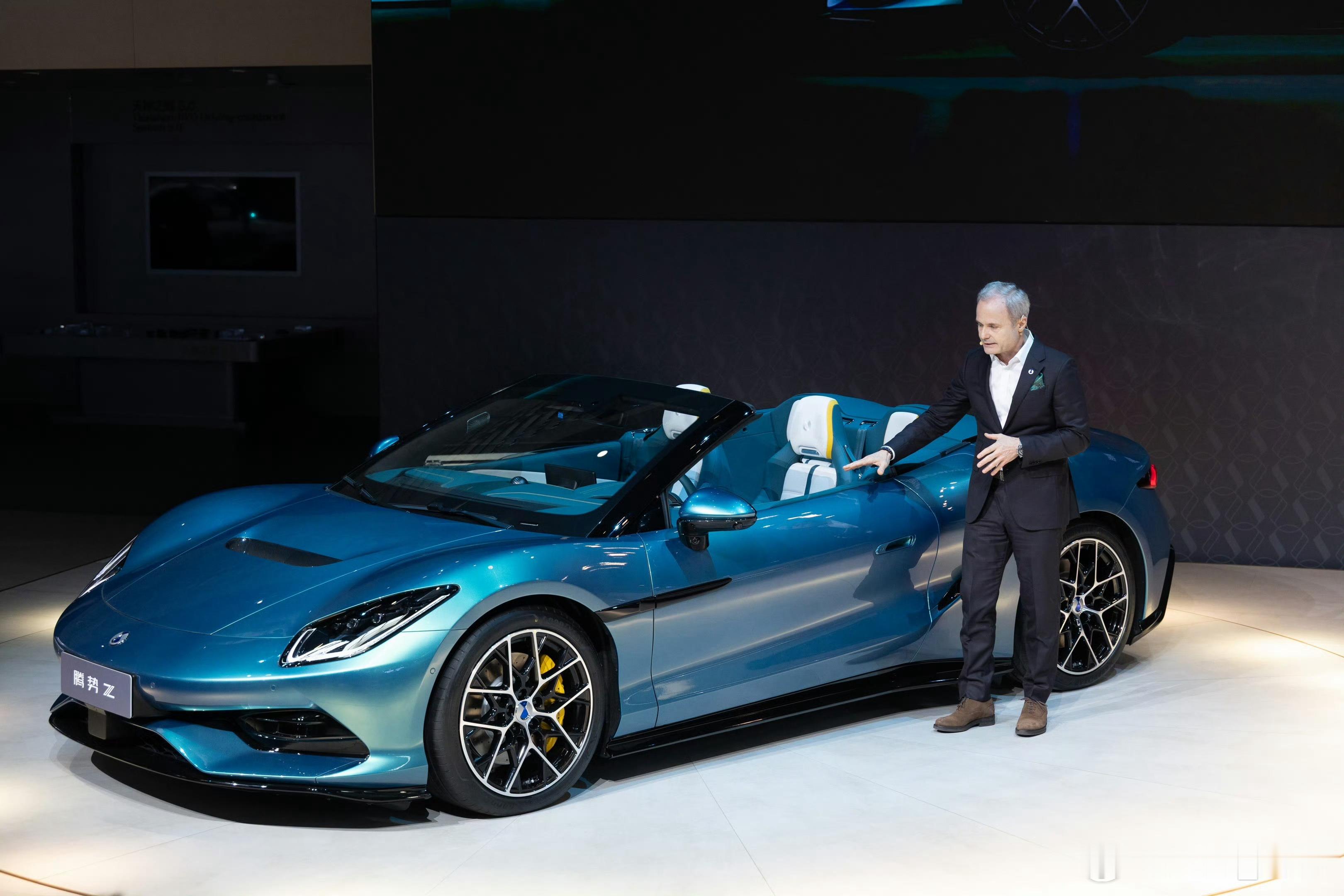 讲真，迪子今天这几台车，帅得惊为天人！最关键是，敞篷是正经敞篷，猎装也是正经猎装