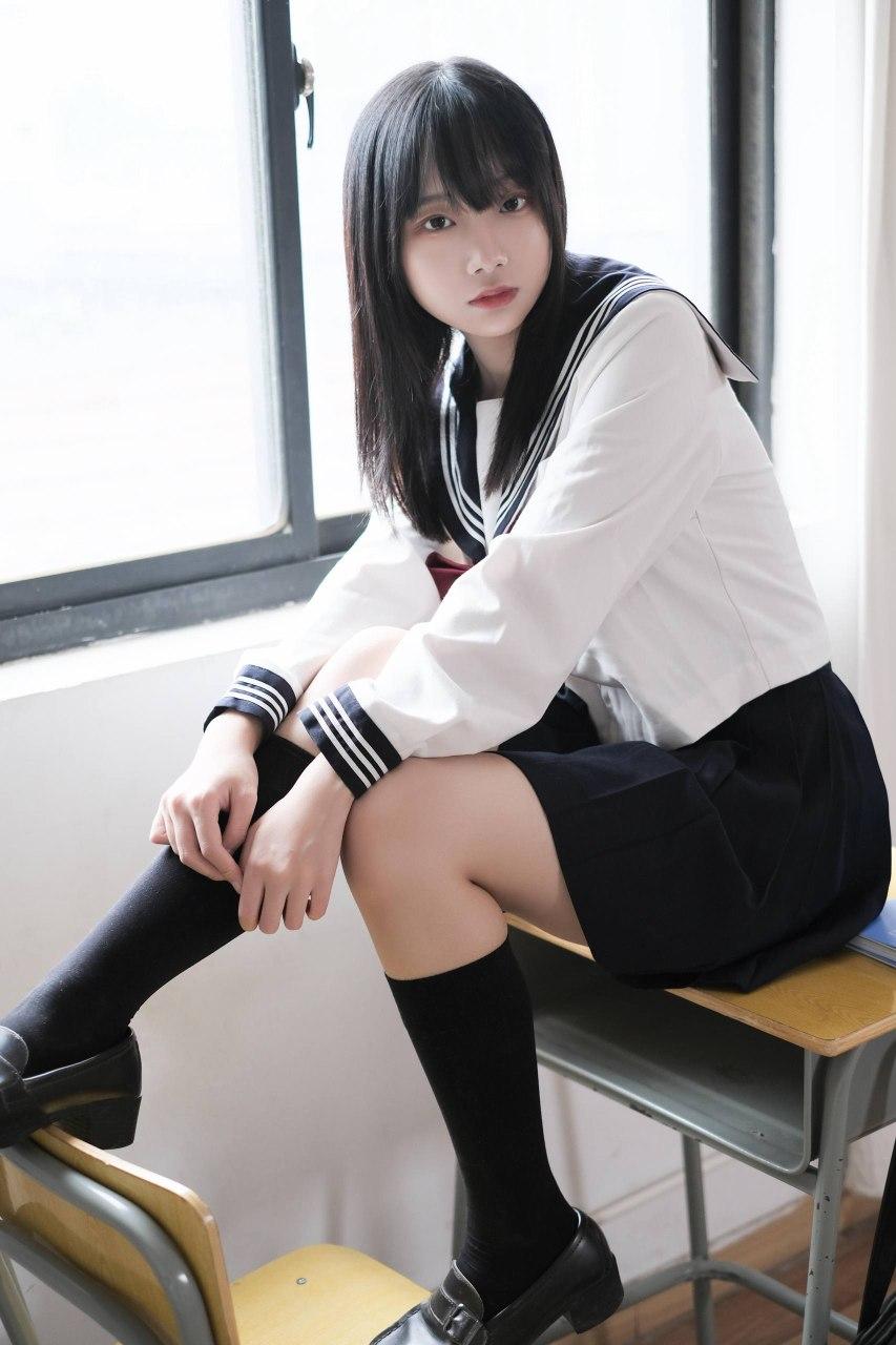 校园少女风，黑发白衣，青春气息满满！💕📚美少女 分享美少女倩影