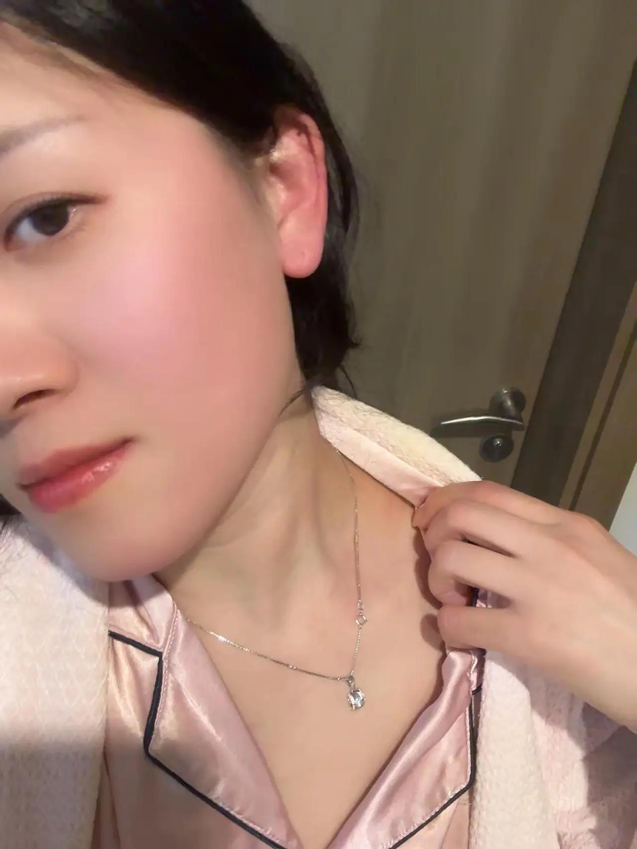 今天和朋友喝了点酒，好久没喝了，喝的有点多，心里憋了太多的话，太多的委屈，宣泄出